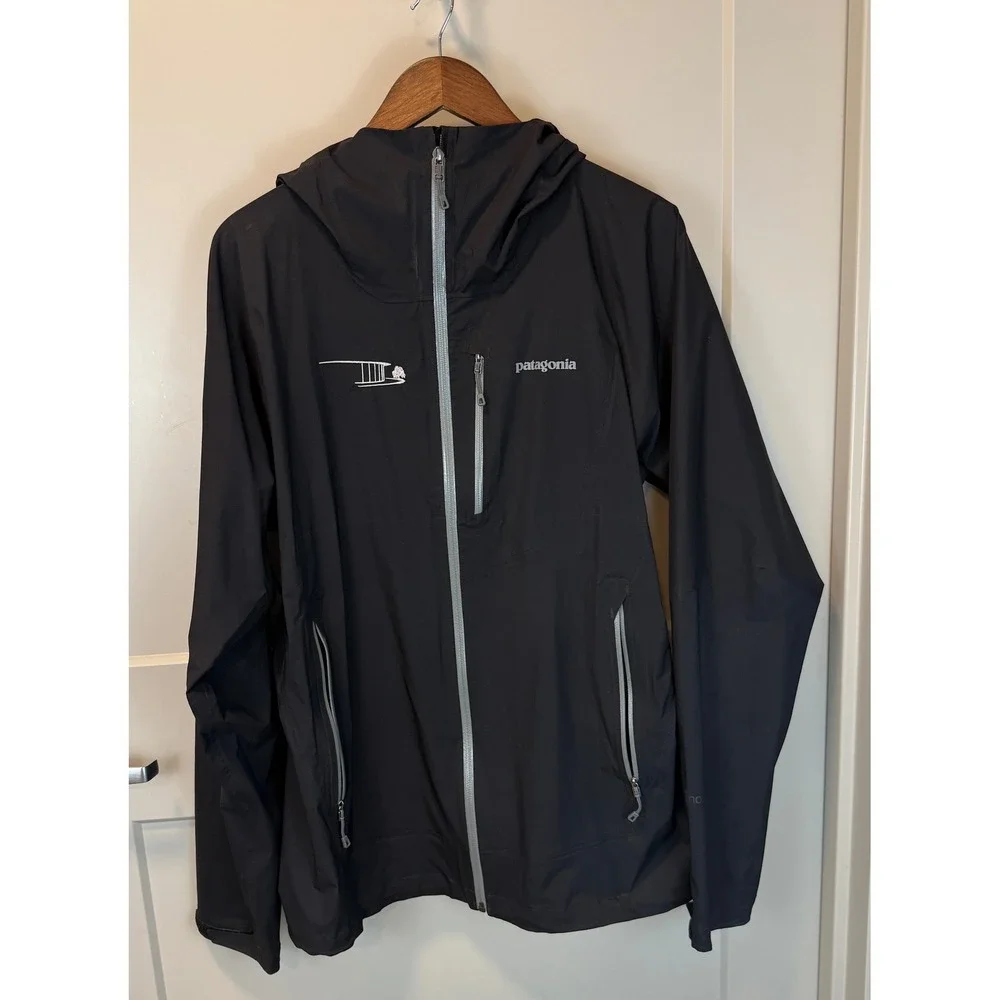 Patagonia Men's Trail Windbreaker Jacket Size L Black w/ Helmet‎ Compatible Hood